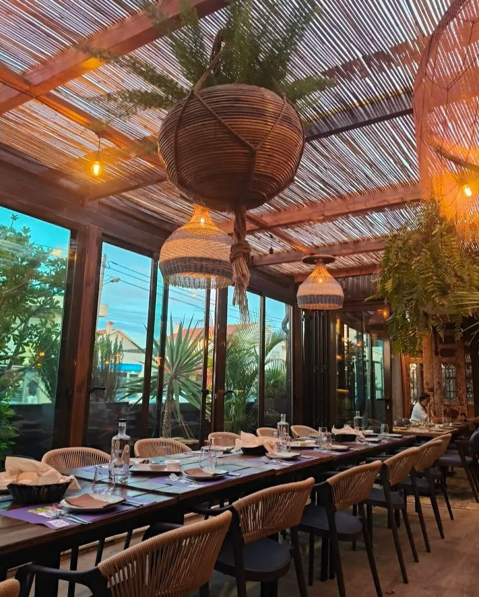 Pátio do restaurante SALIS na Charneca de Caparica
